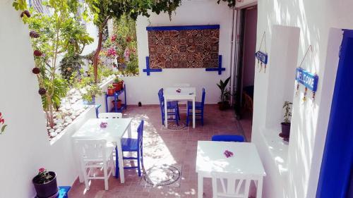 Hostal Myndos Guesthouse
