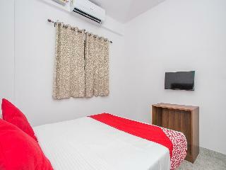 Hotel Oyo 15695 Varcity Comforts