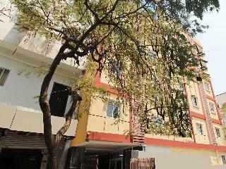 Hotel Oyo 29928 Royal Emirates Banjara