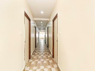 Hotel Oyo 29928 Royal Emirates Banjara