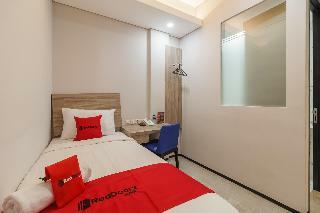 Reddoorz Plus Near Senayan City