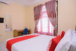 Oyo 884 Rumoh Pmi Hotel