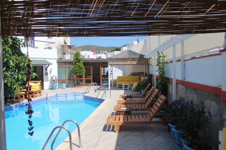 Hotel Oya & Suites