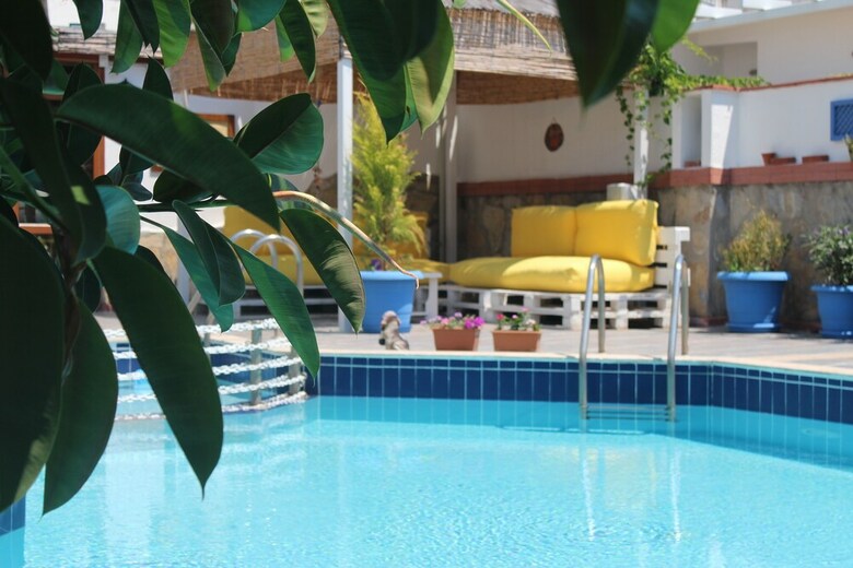 Hotel Oya & Suites