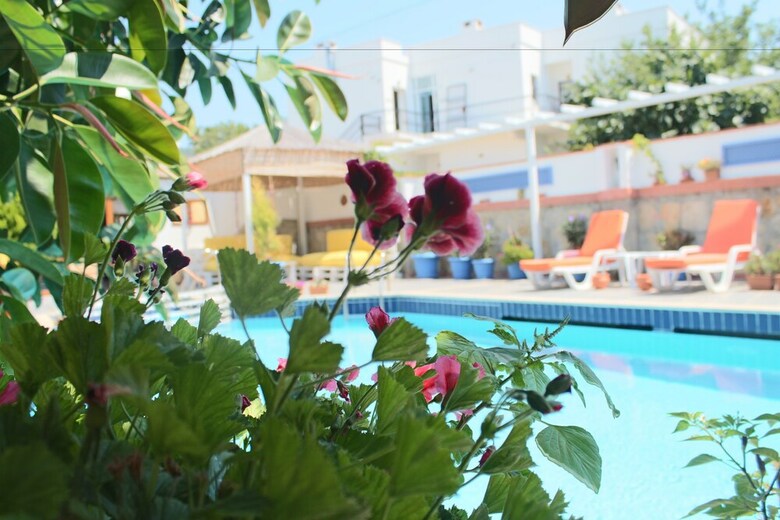 Hotel Oya & Suites