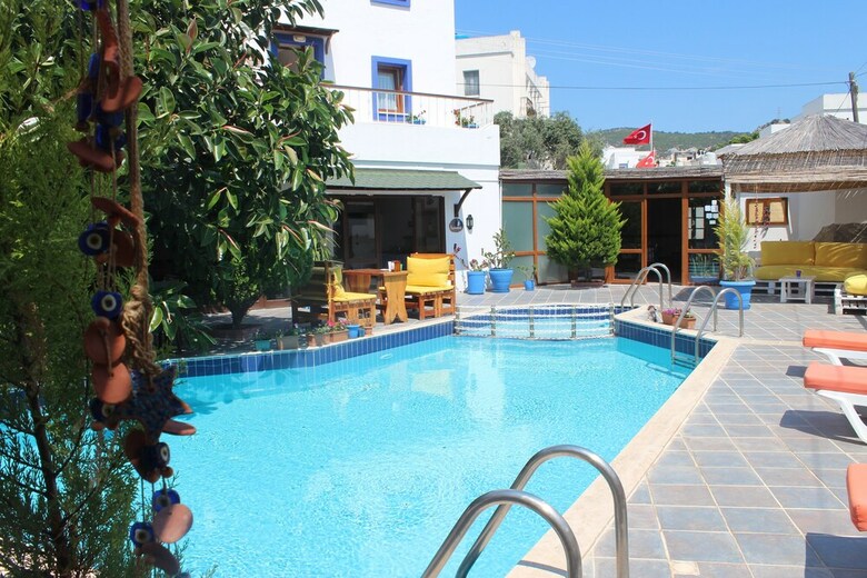 Hotel Oya & Suites