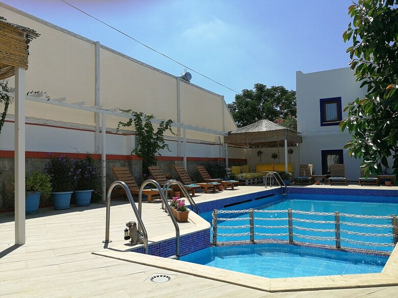 Hotel Oya & Suites