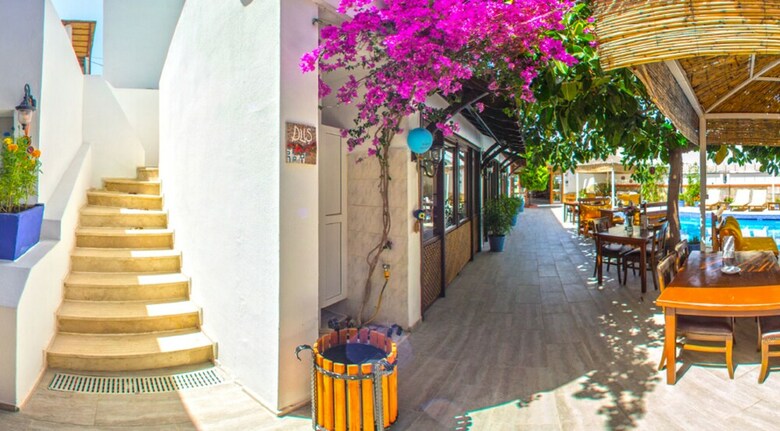 Hotel Oya & Suites