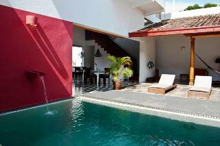 Los Patios Hotel