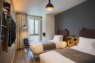 Hotel Moxy Osaka Honmachi