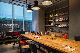 Hotel Moxy Osaka Honmachi