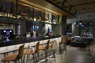 Hotel Moxy Patra Marina
