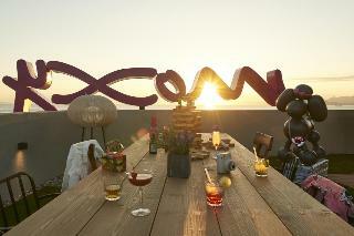 Hotel Moxy Patra Marina