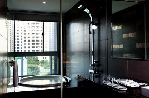 Grand Crystal Hotel