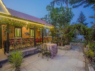 Hotel Hob Nob Garden Resort