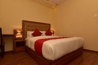 Oyo Flagship 19615 Art Hotels