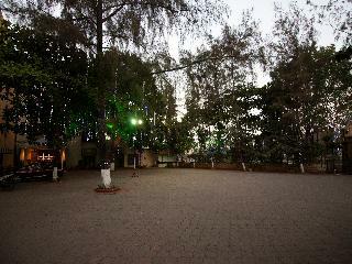Hotel Royal Garden Resort & Lawns