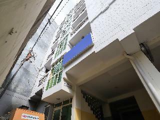 Oyo 28126 Charanpahari Hotel