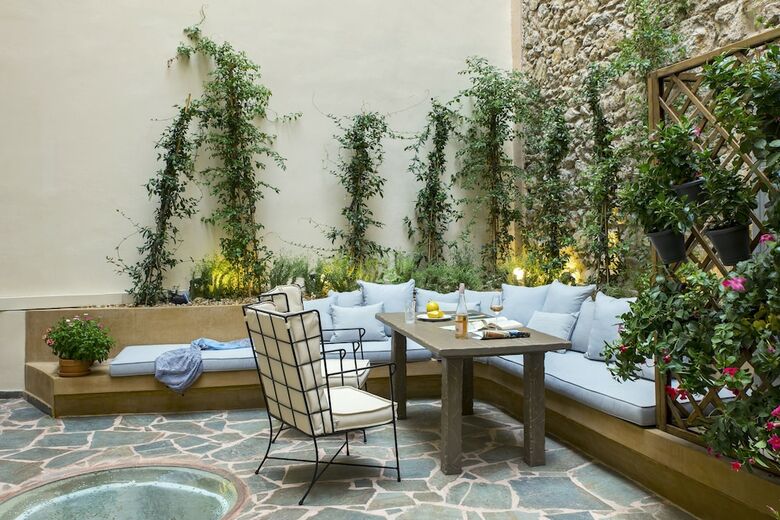 Apartamentos A77 Suites By Andronis
