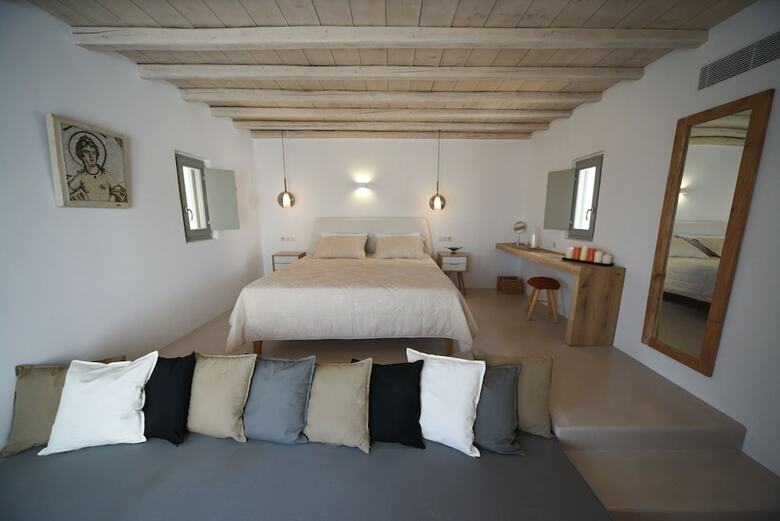 Hotel Myconian Crown Suites