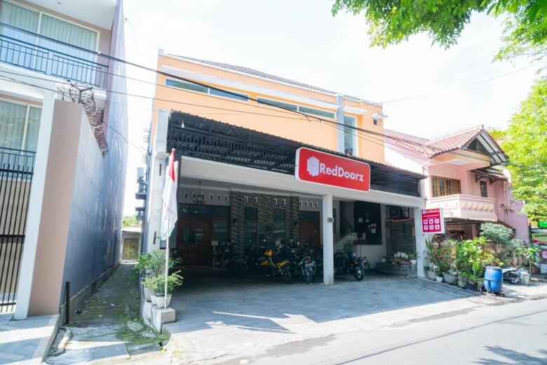 Hotel Oyo 1137 Ndalem Panularan