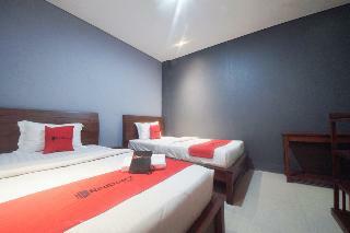 Hotel Reddoorz Plus Near Green Pramuka Square Mall