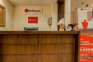 Reddoorz Plus Near Dharmawangsa Square