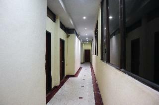 Oyo 742 Mona Plaza Hotel