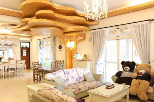 Bear Meets Moose Homestay B&B