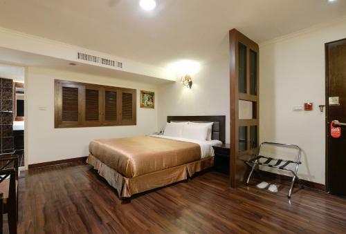 Holiday Hotel