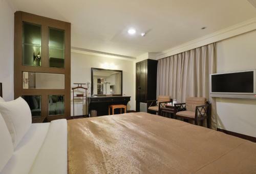Holiday Hotel