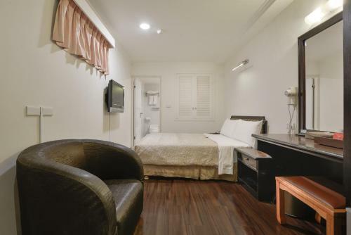 Holiday Hotel