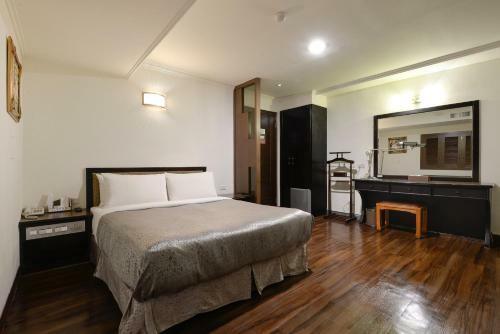Holiday Hotel