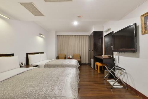 Holiday Hotel