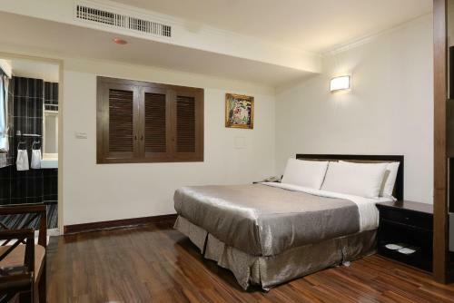 Holiday Hotel