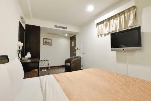 Holiday Hotel