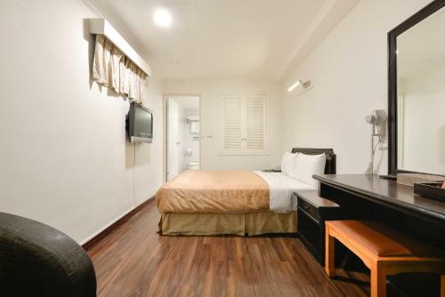 Holiday Hotel