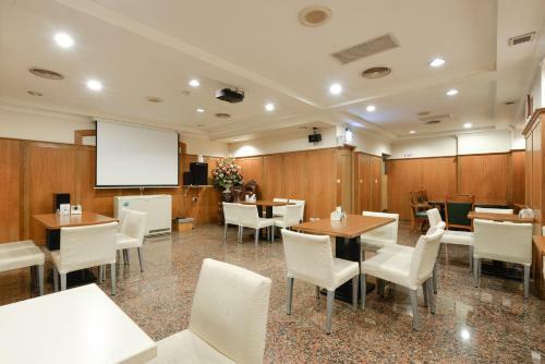 Holiday Hotel