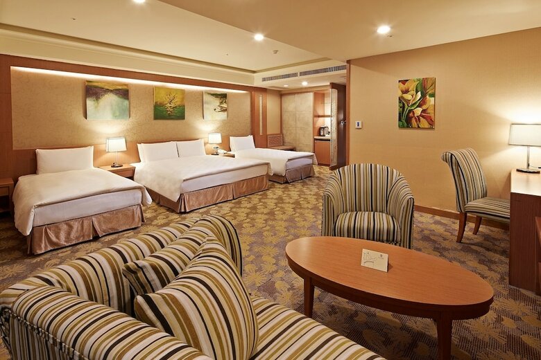 E-da Skylark Hotel