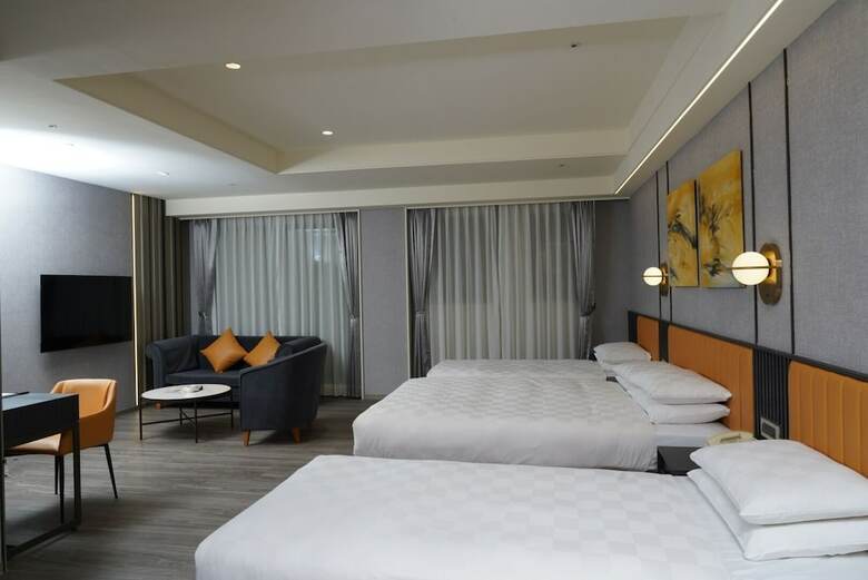 E-da Skylark Hotel