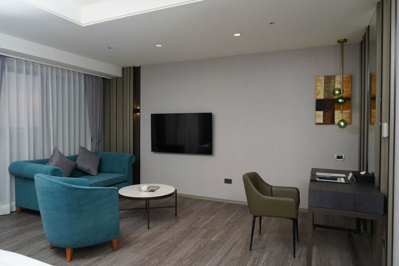 E-da Skylark Hotel