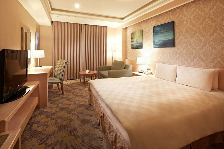 E-da Skylark Hotel