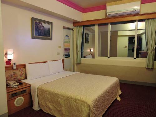 Longchi Hot-spring Hotel