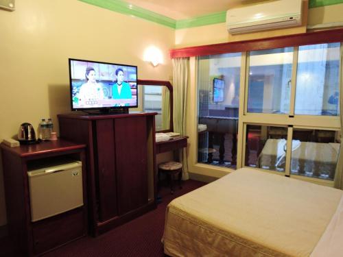 Longchi Hot-spring Hotel
