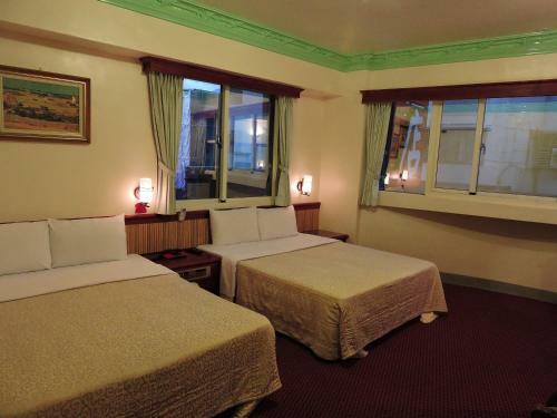 Longchi Hot-spring Hotel