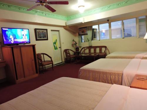 Longchi Hot-spring Hotel