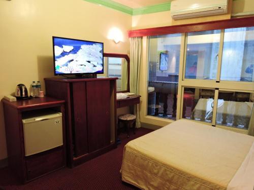 Longchi Hot-spring Hotel