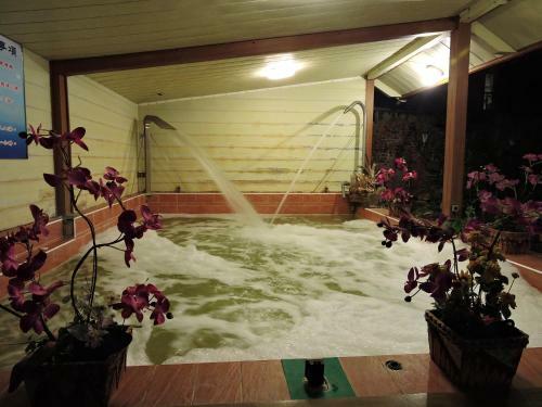 Longchi Hot-spring Hotel