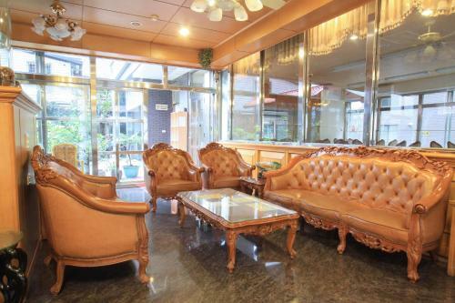 Longchi Hot-spring Hotel