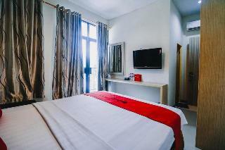 Hotel Reddoorz Plus Near Sultan Hasanuddin Airport